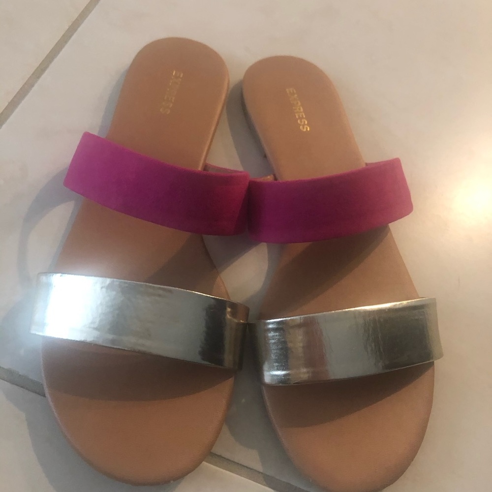 3/$25❤️Express pink and gold sandals